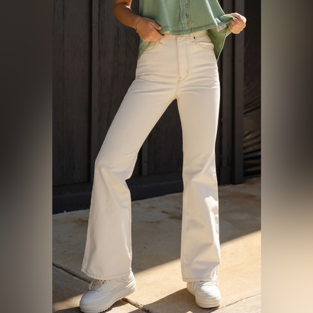 Levi’s Movin on 70s High Flare Jeans by Levi’s size 27
